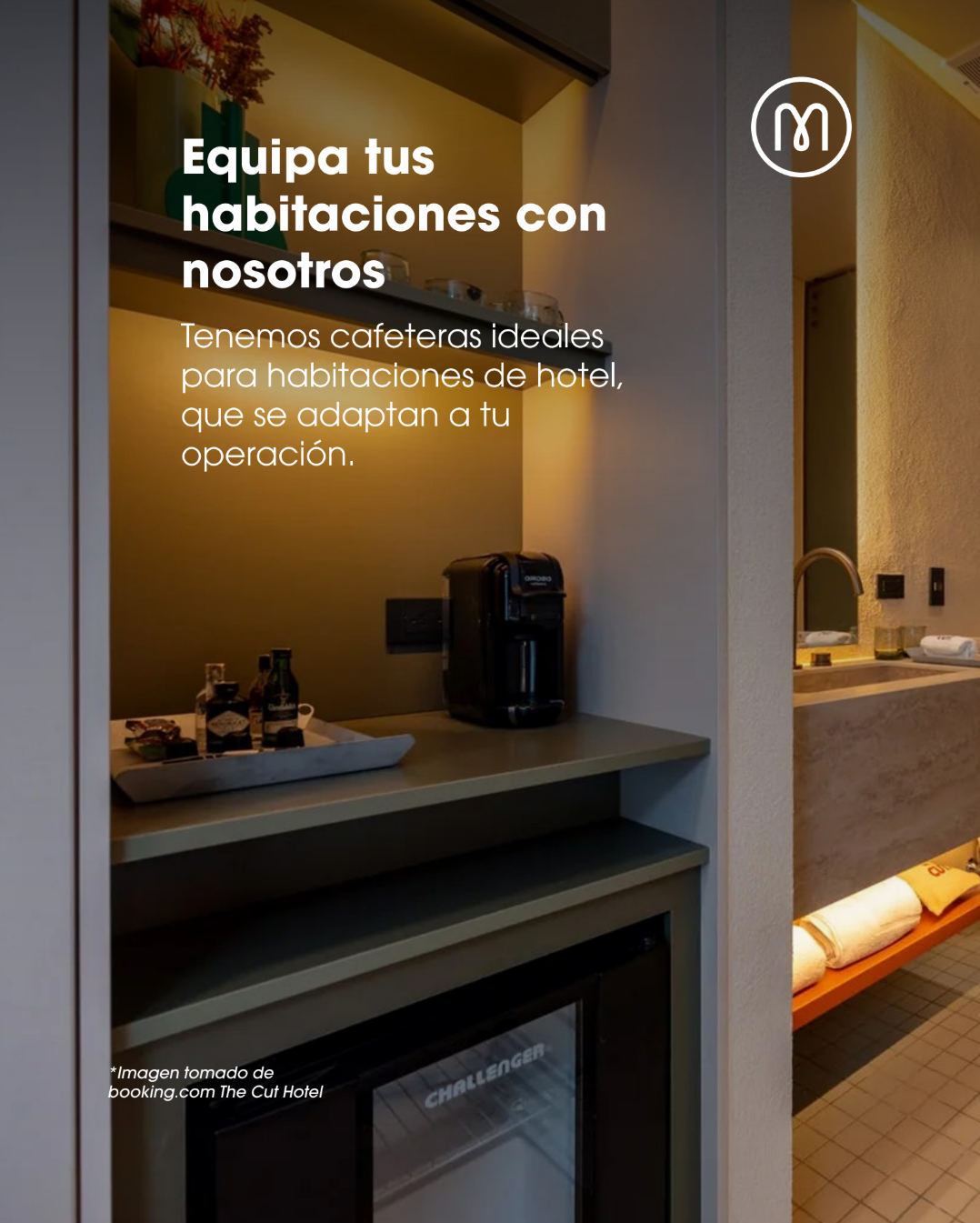 Huésped disfrutando un café en un hotel